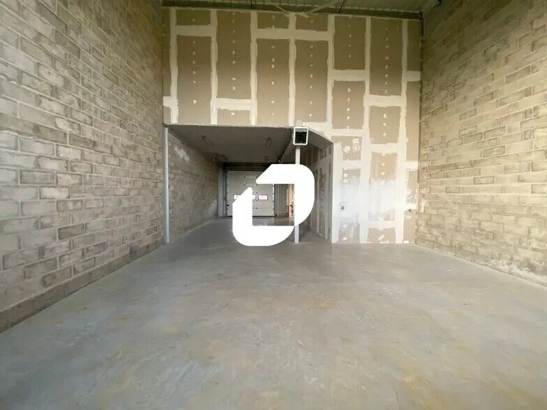 2 Rue Marguerite Perey, Taverny for lease - Interior Photo - Image 3 of 6