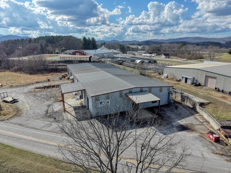86 Old Blue Ridge Hwy, Blairsville, GA for sale - Primary Photo - Image 1 of 41
