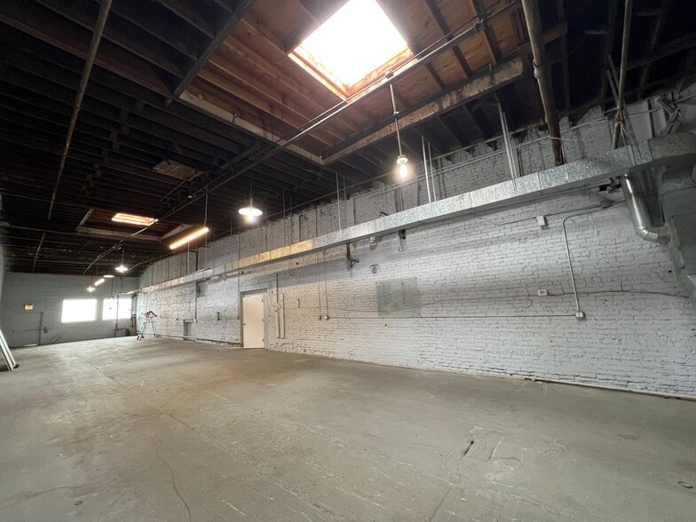 4244 N Elston Ave, Chicago, IL for lease - Building Photo - Image 3 of 8