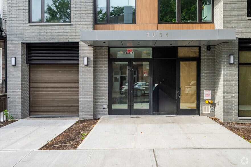 1054 41st St, Brooklyn, NY à louer - Photo du bâtiment - Image 2 de 4