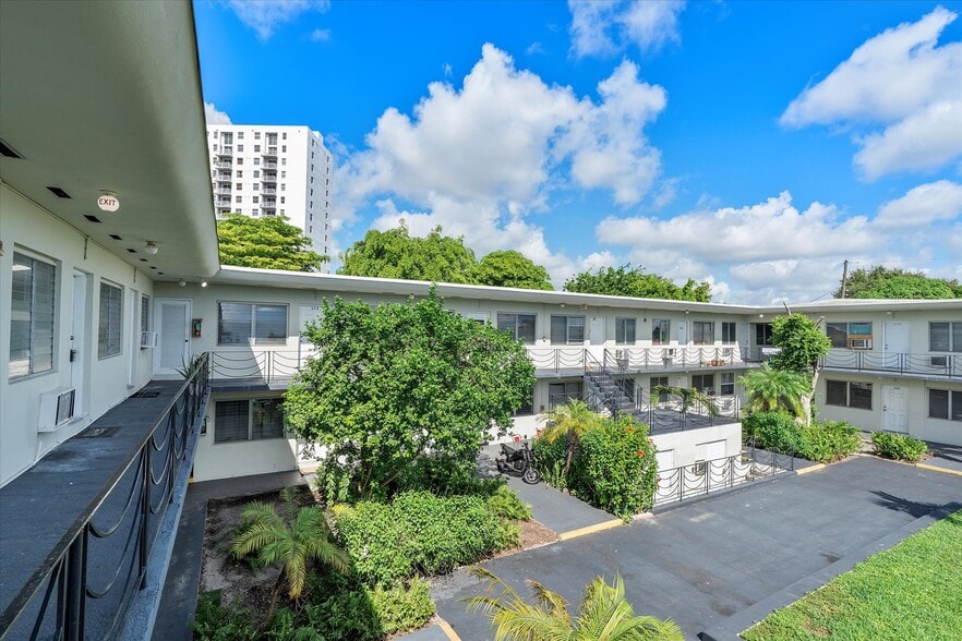 2170 NW Flagler Ter, Miami, FL for sale - Building Photo - Image 2 of 15