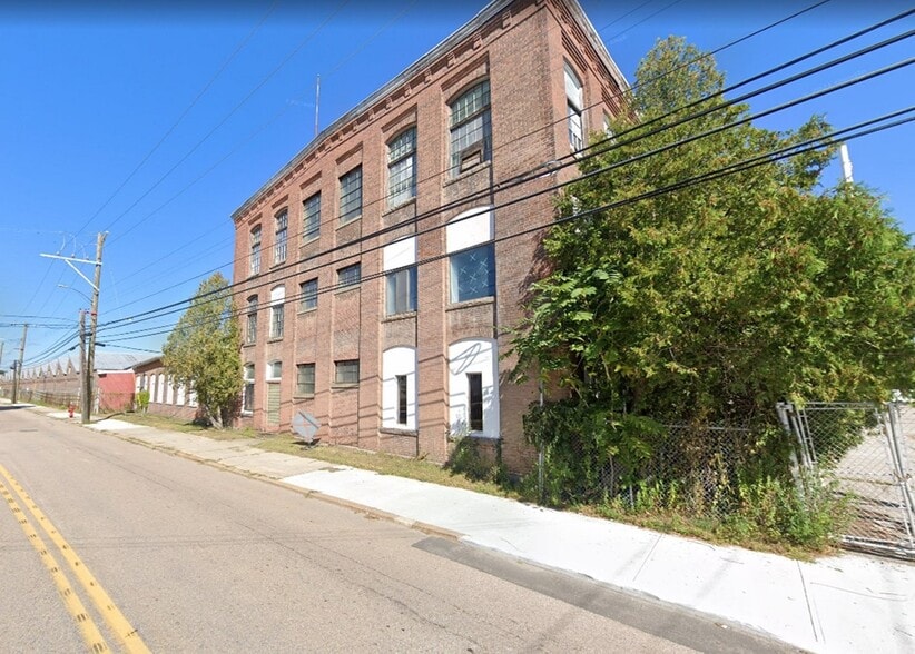82 Mechanic St, Pawcatuck, CT à vendre - Photo du bâtiment - Image 2 de 4