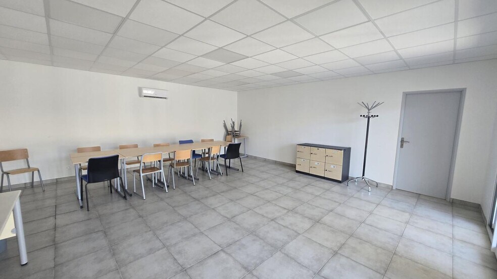 Office in Toulon for lease - Building Photo - Image 2 of 11