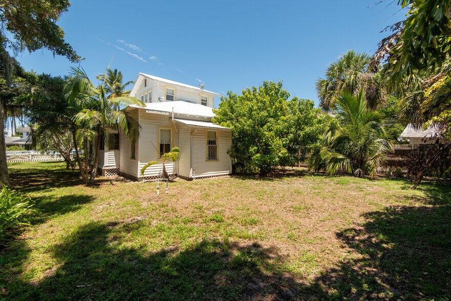 2101 Vernon Pl, Melbourne, FL à vendre - Photo du bâtiment - Image 2 de 13