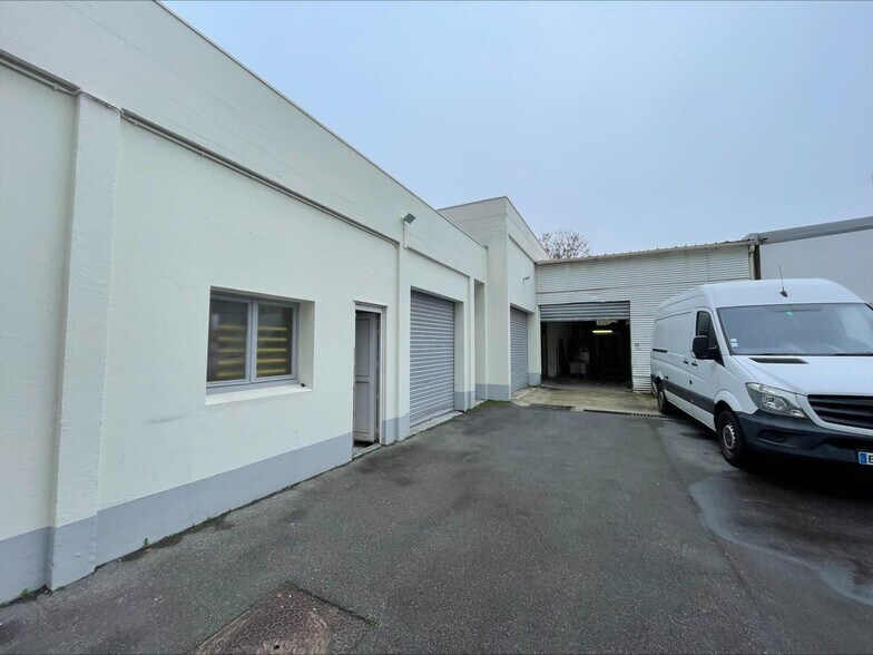 Industriel dans Noisy-le-Sec à louer - Photo du bâtiment - Image 3 de 14