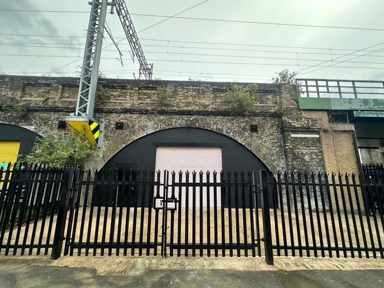 Winchelsea Rd, London for lease - Primary Photo - Image 1 of 2