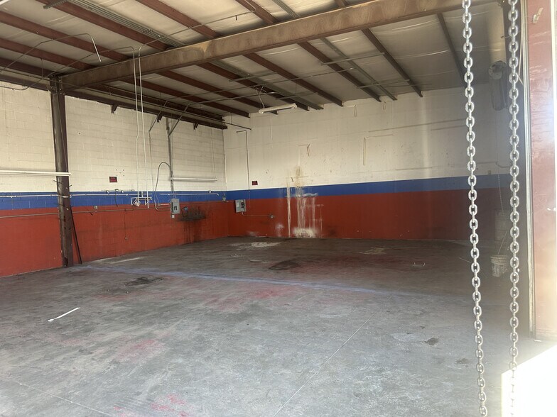 1498 N Nellis Blvd, Las Vegas, NV à louer - Photo du bâtiment - Image 2 de 8