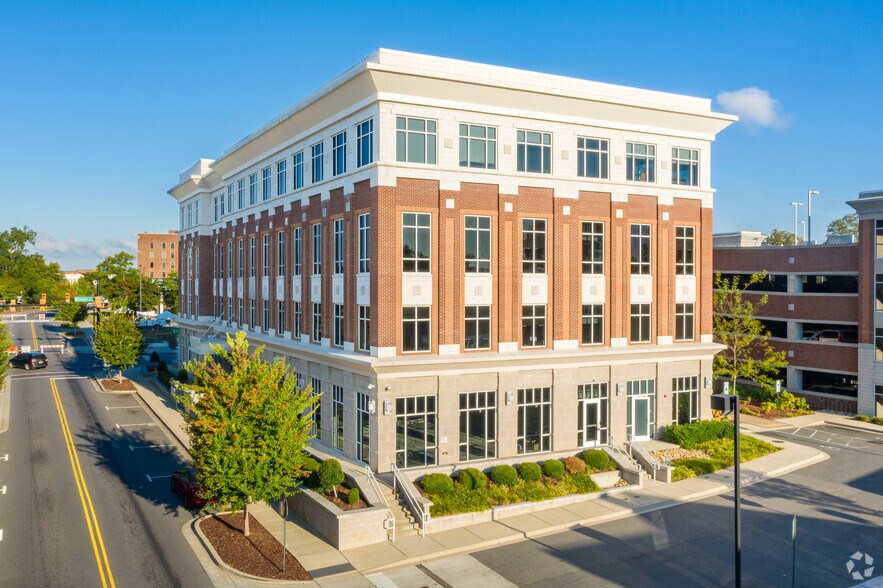 331 E Main St, Rock Hill, SC à louer - Photo du bâtiment - Image 3 de 8