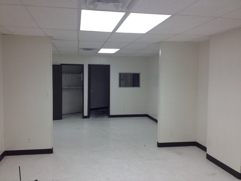 10727-10737 180th St, Jamaica, NY for lease - Building Photo - Image 3 of 6