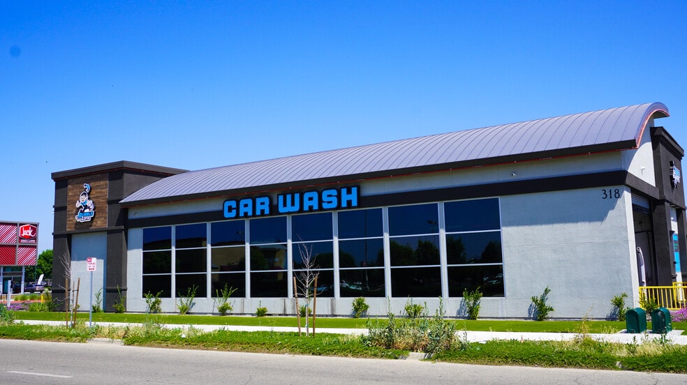 318 W Shannon Pky, Visalia, CA à vendre - Photo du bâtiment - Image 3 de 13