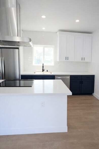1236 N Wilmington Blvd, Wilmington, CA à louer - Photo du bâtiment - Image 3 de 22