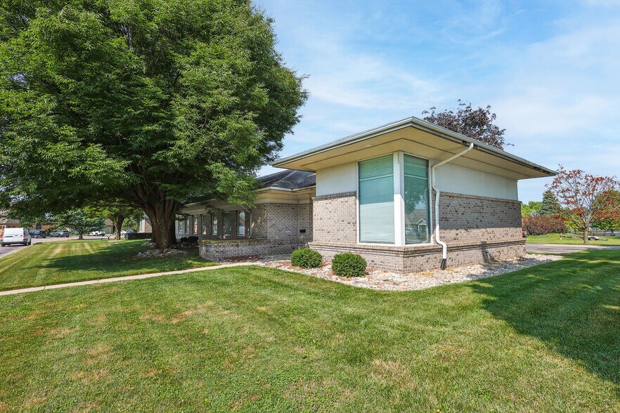 5963 Kentshire Dr, Kettering, OH à louer - Photo du bâtiment - Image 2 de 11