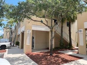 2753 Vista Pky, West Palm Beach, FL à louer Photo intérieure- Image 1 de 11