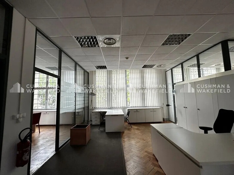 Office in Strasbourg for lease - Interior Photo - Image 2 of 12