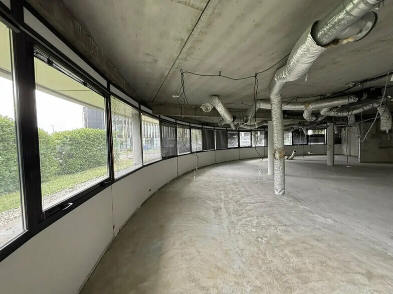 Office in Mérignac for lease - Interior Photo - Image 2 of 8