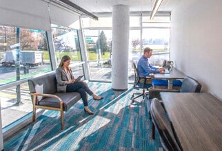 252 W Esplanade, North Vancouver, BC à louer Photo intérieure- Image 2 de 3