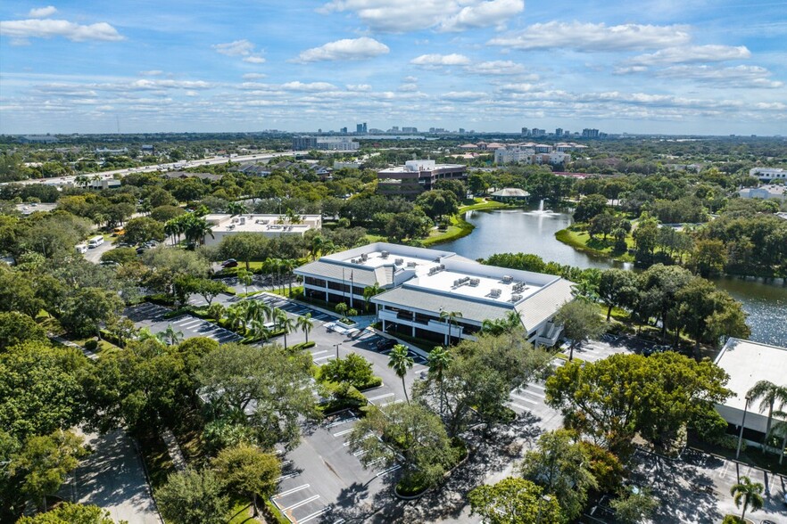 1100 Northpoint Pky, West Palm Beach, FL for lease - Building Photo - Image 2 of 15