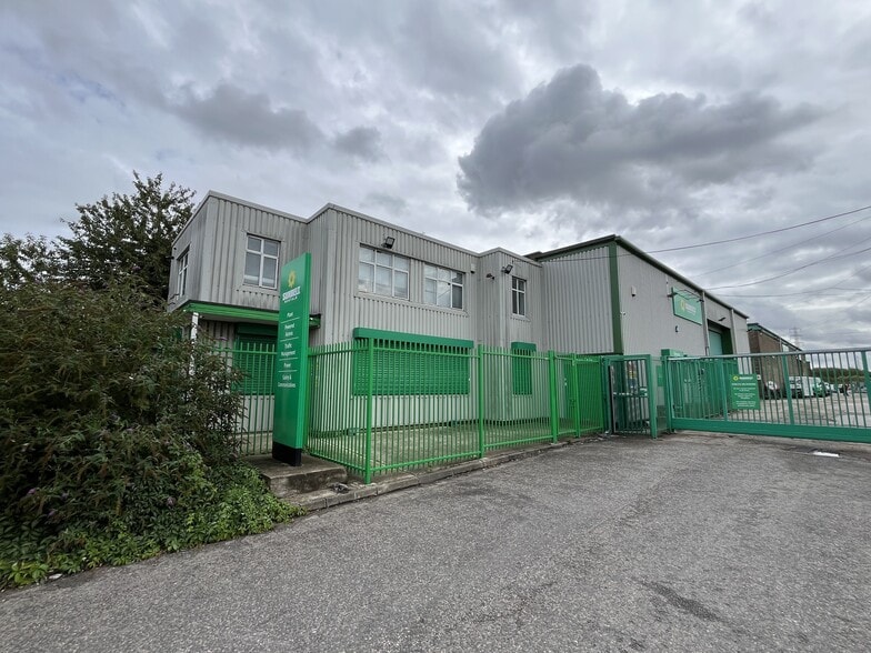 Kingsbridge Rd, Barking for lease - Building Photo - Image 2 of 8