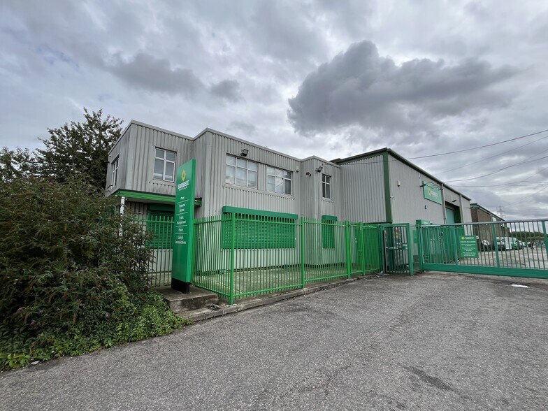 Kingsbridge Rd, Barking à louer - Photo du bâtiment - Image 2 de 8