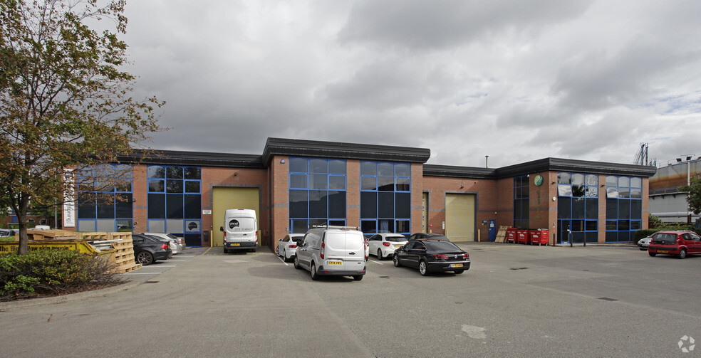 Apex Way, Leeds for lease - Primary Photo - Image 1 of 2