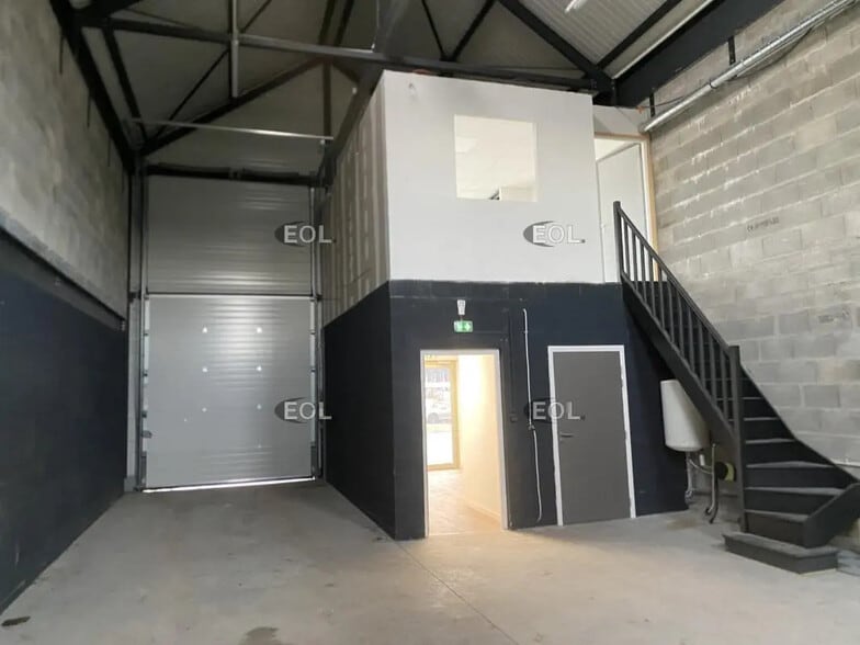 Flex dans Genas à louer - Photo du bâtiment - Image 2 de 7