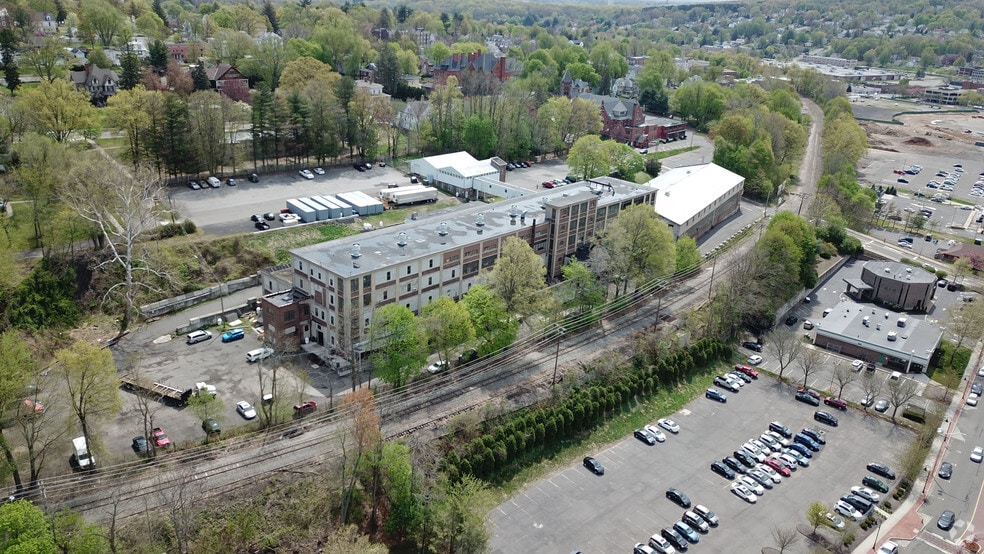 135-153 Center St, Bristol, CT for lease - Aerial - Image 2 of 9