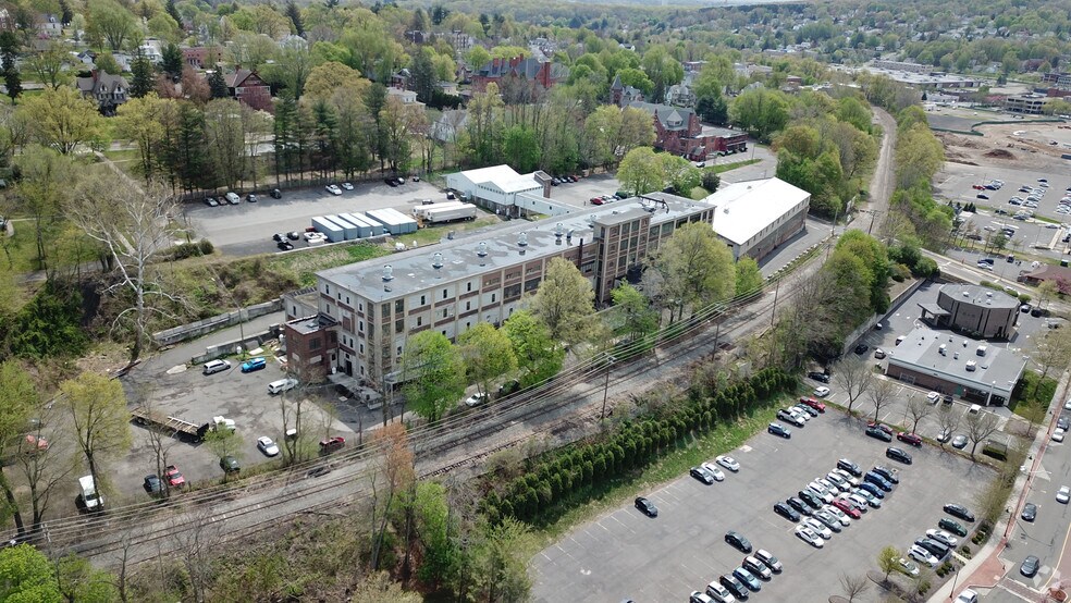 135-153 Center St, Bristol, CT à louer - Aérien - Image 2 de 9