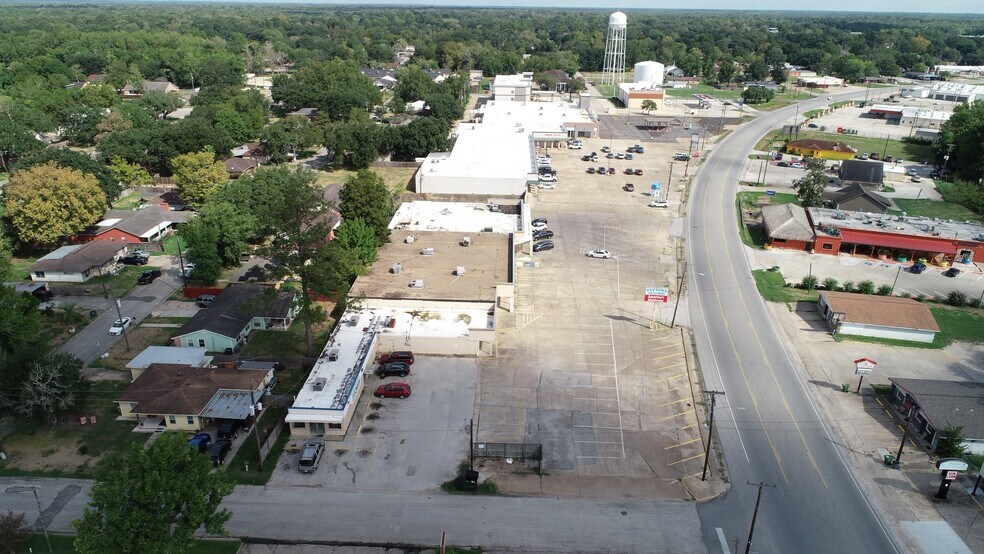 915-929 Main St, Liberty, TX à louer - Photo du bâtiment - Image 3 de 6