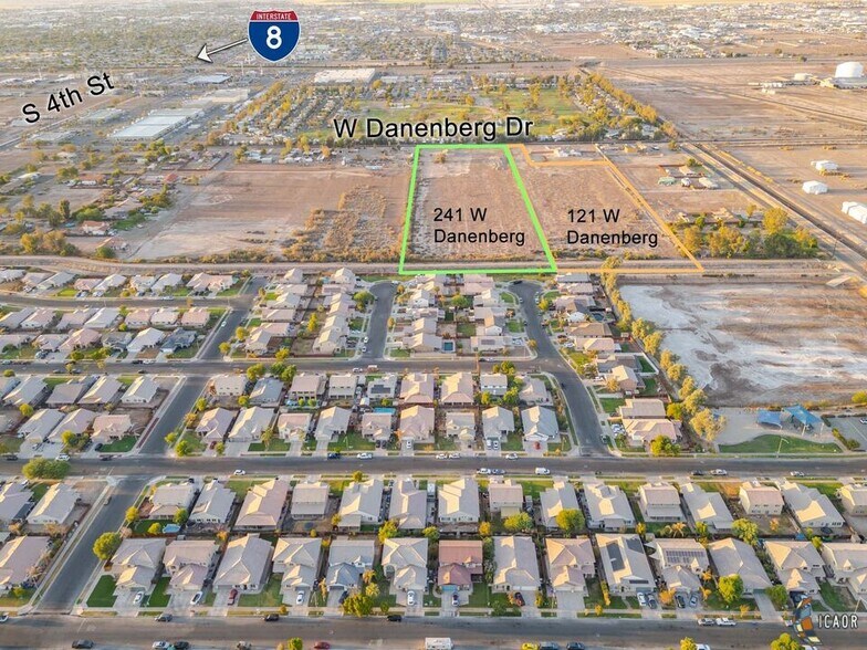 121 Danenberg dr, El Centro, CA à vendre - Photo du bâtiment - Image 3 de 7