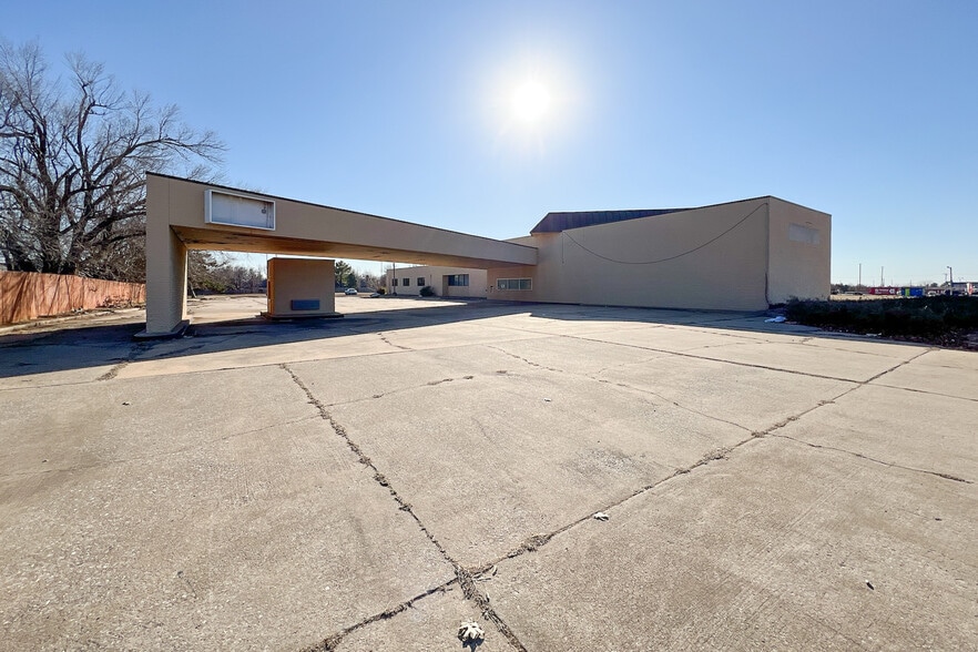 3200 E Memorial Rd, Edmond, OK for sale - Building Photo - Image 3 of 39