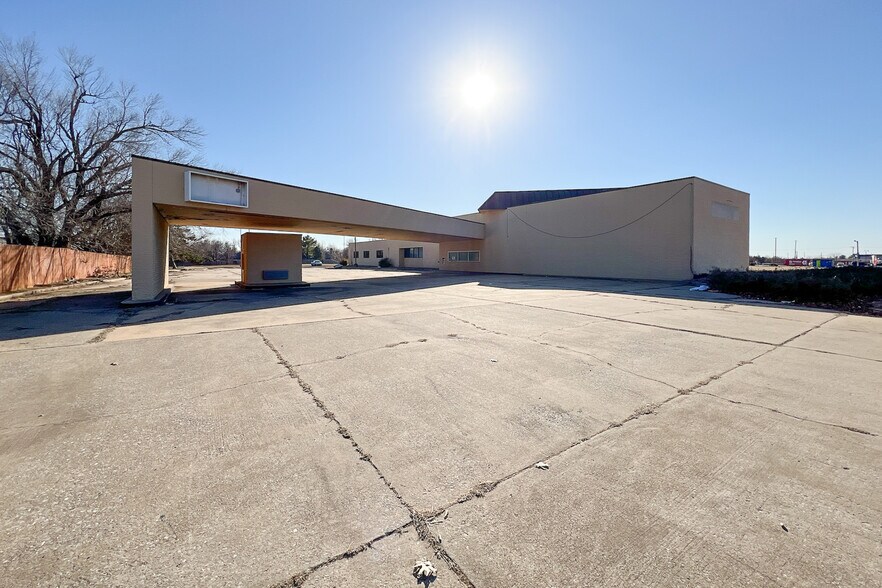 3200 E Memorial Rd, Edmond, OK à vendre - Photo du bâtiment - Image 3 de 39