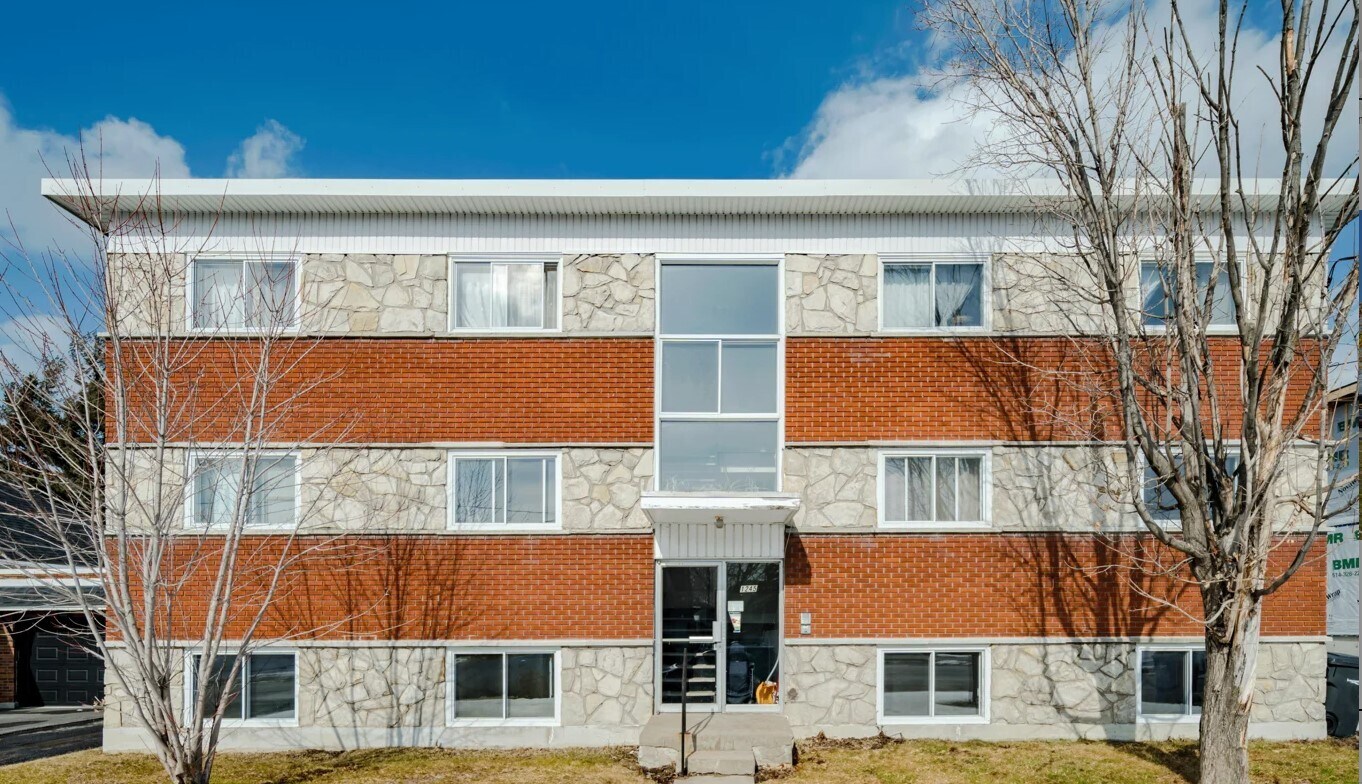 1245 Rue Notre-Dame-De-Graces, Longueuil, QC for sale Primary Photo- Image 1 of 1