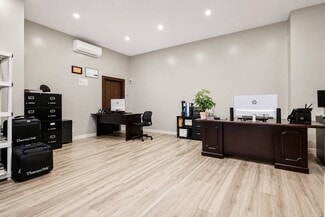 Plus de détails pour 78-04 67th Dr, Middle Village, NY - Bureau à louer