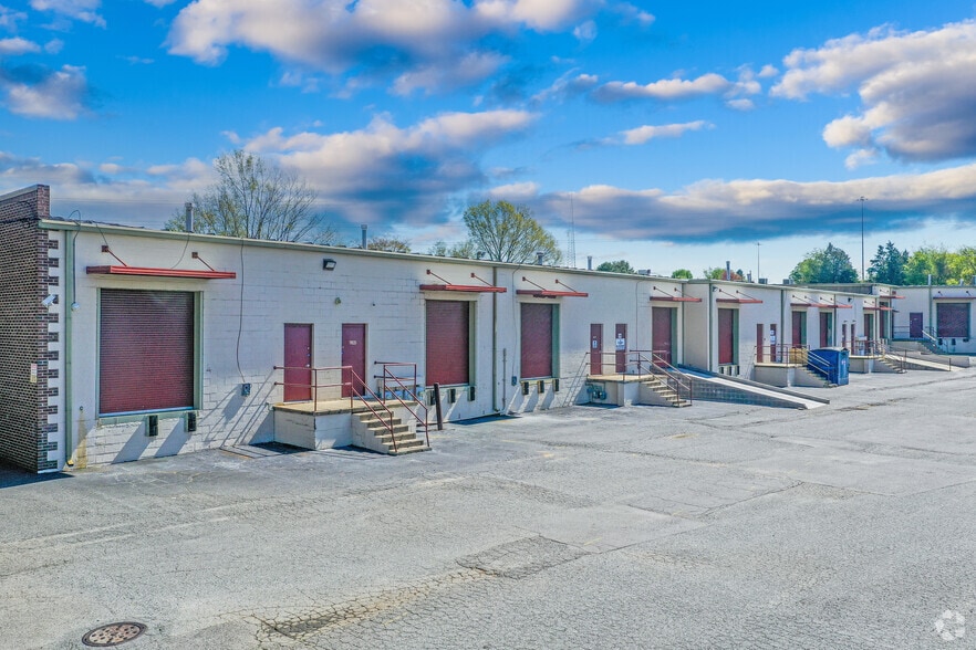 801 Clanton Rd, Charlotte, NC for lease - Building Photo - Image 2 of 5