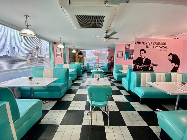 11-12 Eastern Esplanade, Southend On Sea for lease - Building Photo - Image 2 of 10