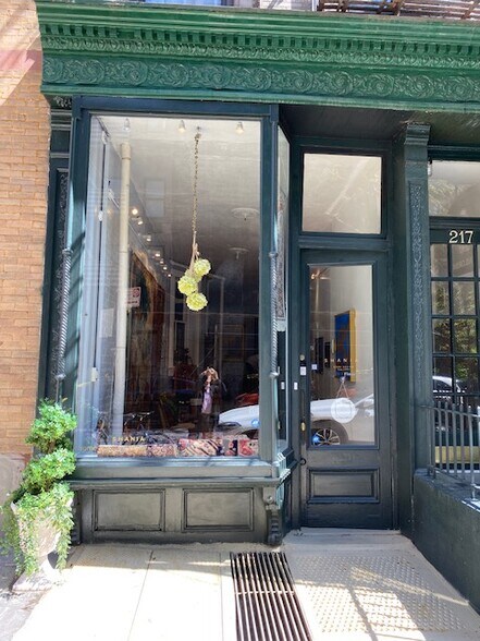 217 E 83rd St, New York, NY à louer - Photo du bâtiment - Image 3 de 7