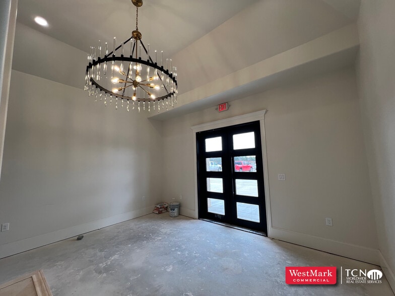 6305 79th st, Lubbock, TX for lease - Building Photo - Image 2 of 6