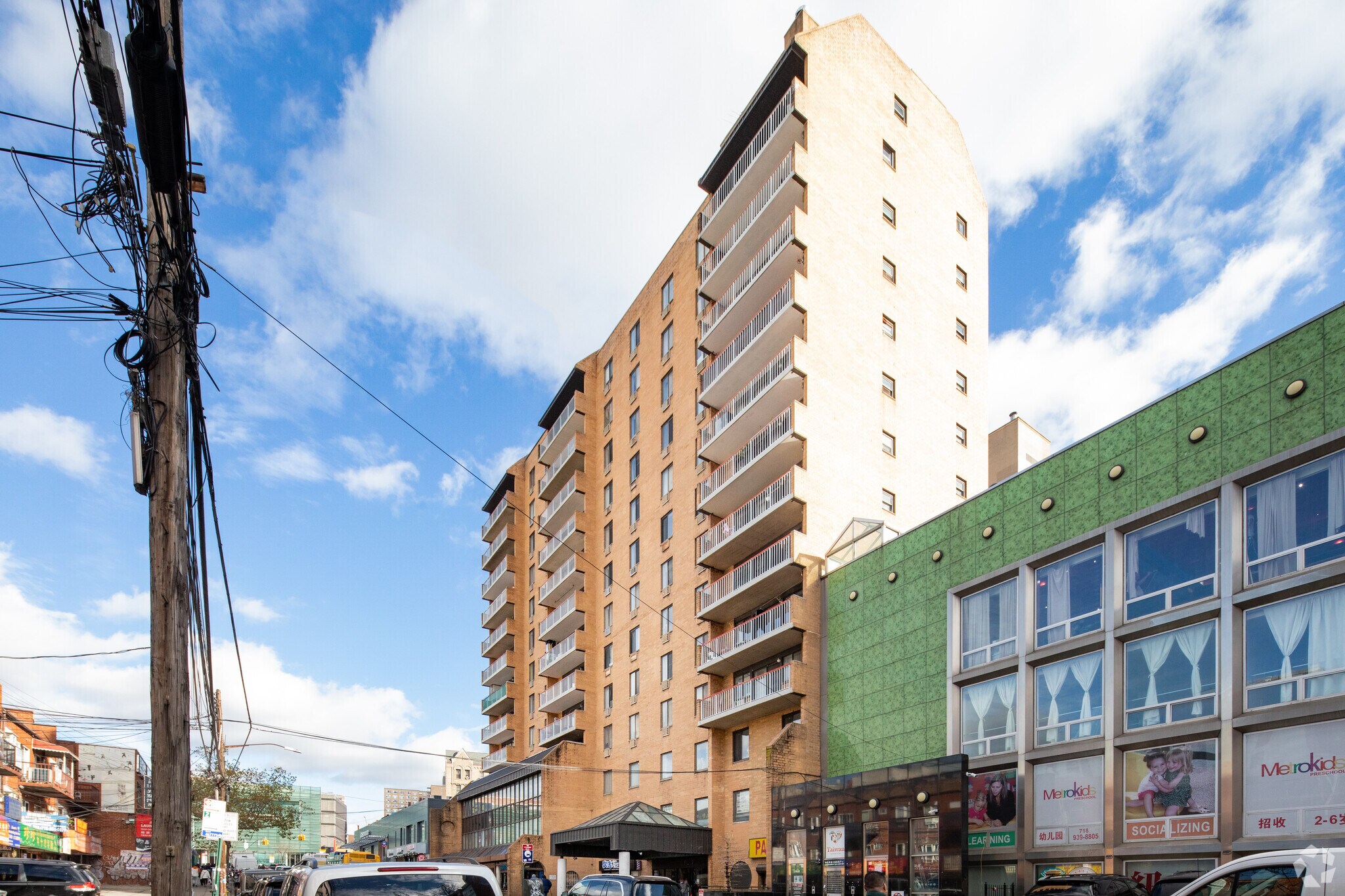 133-36/38 41st Ave, Flushing, NY à louer Photo principale- Image 1 de 17