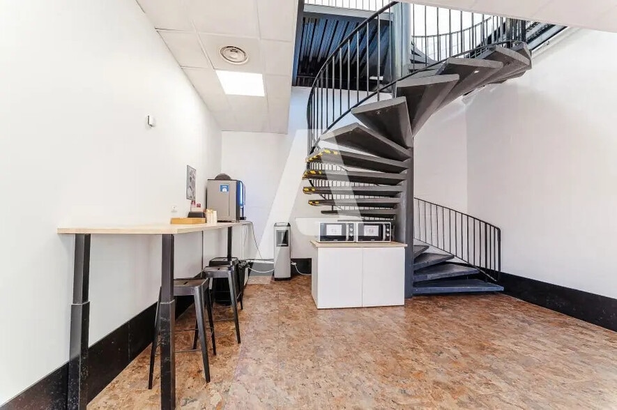 Flex in Ivry-sur-Seine for lease - Building Photo - Image 1 of 10