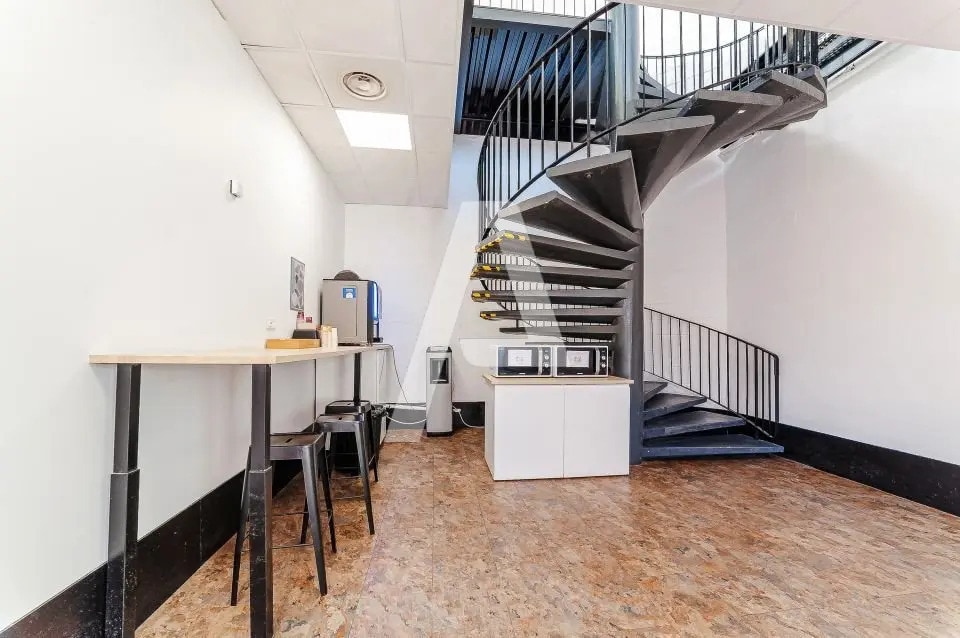 Flex in Ivry-sur-Seine for lease Building Photo- Image 1 of 11