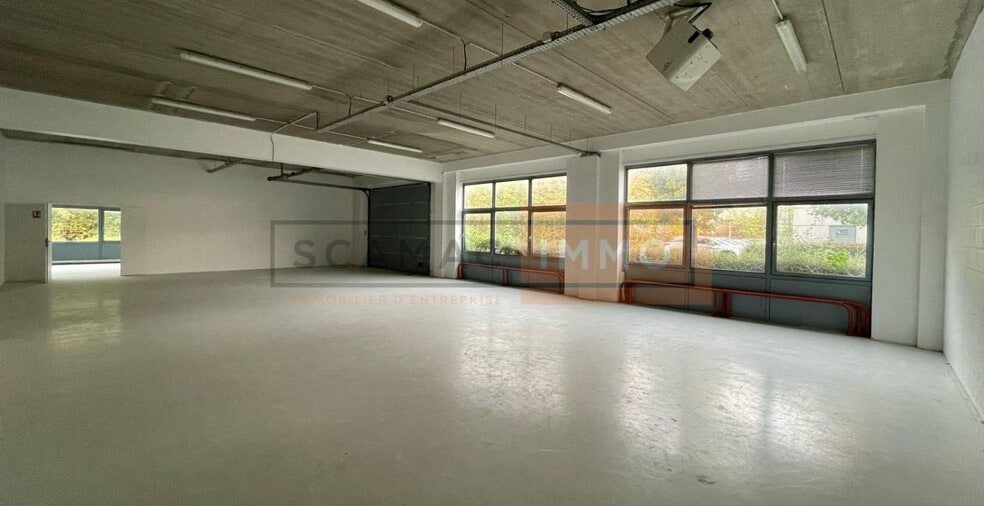 Industrial in Roissy-en-France for lease - Building Photo - Image 1 of 9