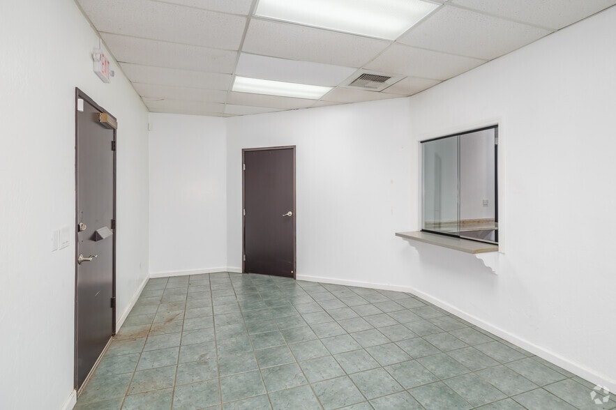 701 Howe Ave, Sacramento, CA for sale - Interior Photo - Image 2 of 25