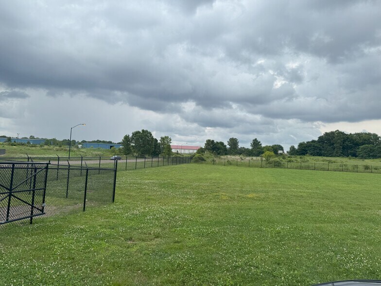 2851 Business Pl SE, Massillon, OH à vendre - Photo du bâtiment - Image 2 de 26