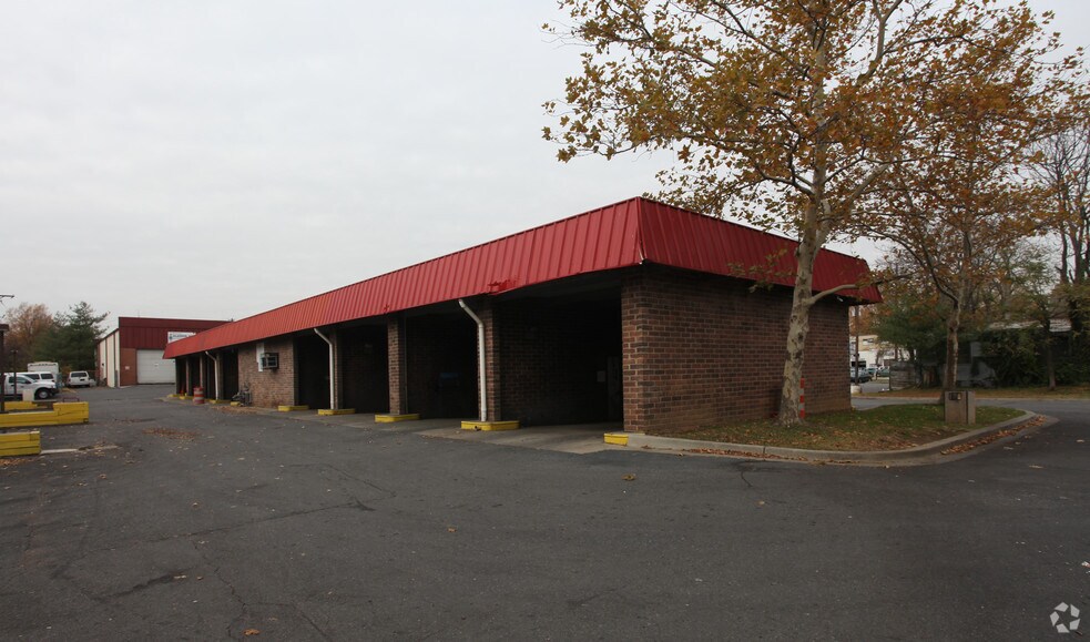 4209 Bladensburg Rd, Brentwood, MD à vendre - Photo du bâtiment - Image 2 de 3