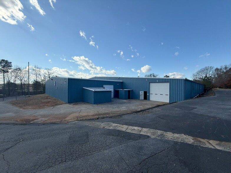 144 Industrial Dr, Forest City, NC for lease - Building Photo - Image 1 of 9