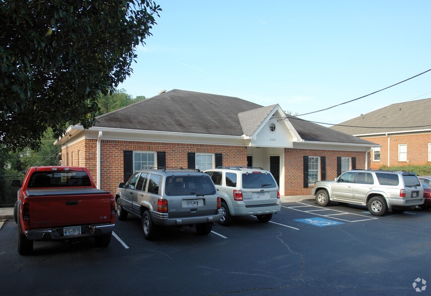2341 Lawrenceville Hwy, Decatur, GA à louer - Photo du bâtiment - Image 3 de 4