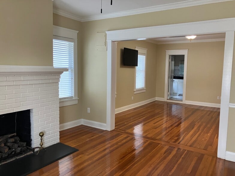 SOHO/Mixed use - office/residential portfolio of 2 properties for sale on LoopNet.ca - Building Photo - Image 3 of 19