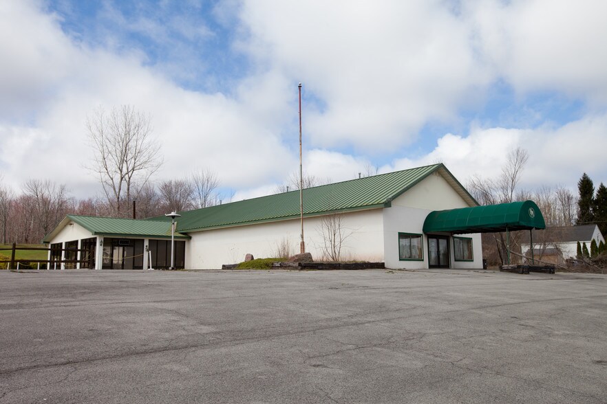 2107 Rt-48, Fulton, NY à louer - Photo du bâtiment - Image 3 de 15
