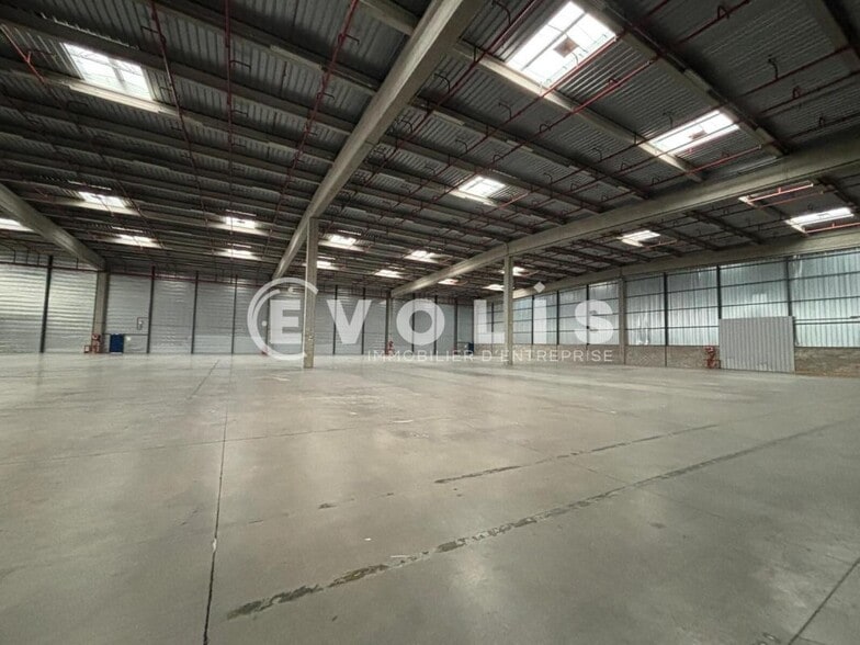 5 Boulevard Vos, Mions for lease - Interior Photo - Image 2 of 29
