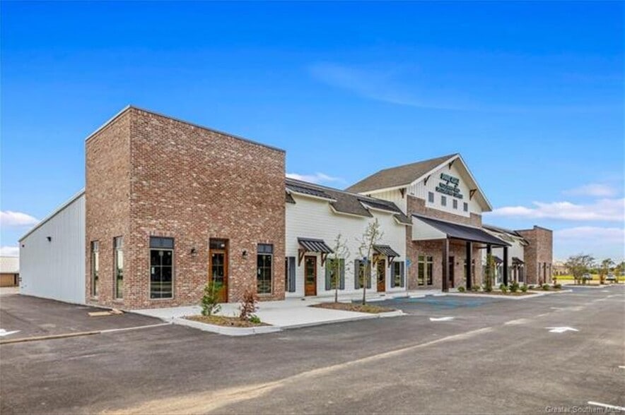 1920 E McNeese St, Lake Charles, LA for lease - Building Photo - Image 3 of 8
